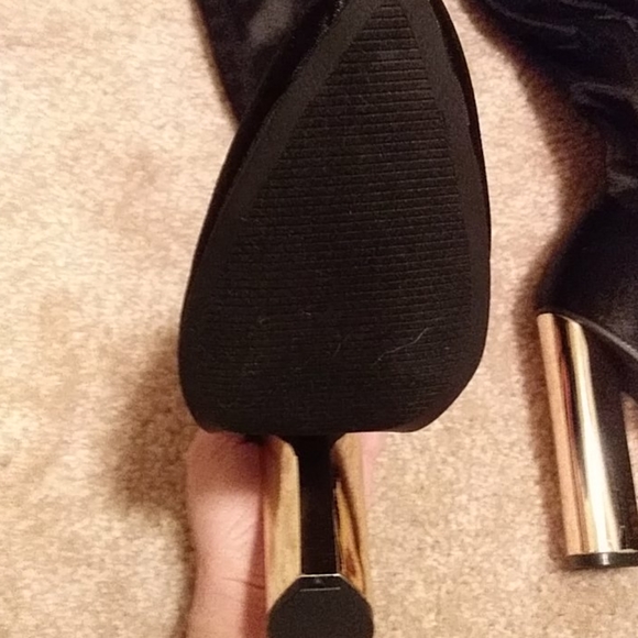 Shoe - Picture 3 of 8